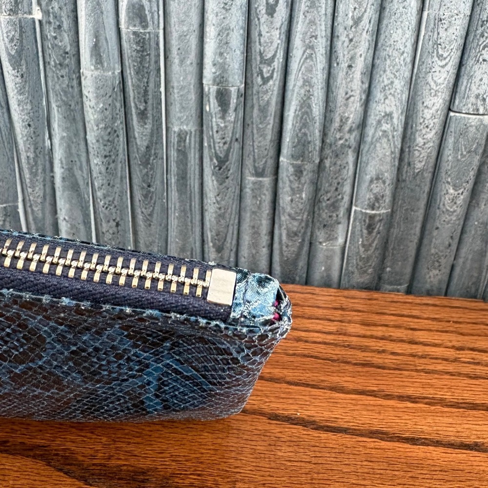 Henri Bendel Blue Snakeskin Embossed Leather Wristlet Pouch Clutch Bag - Picture 3 of 7